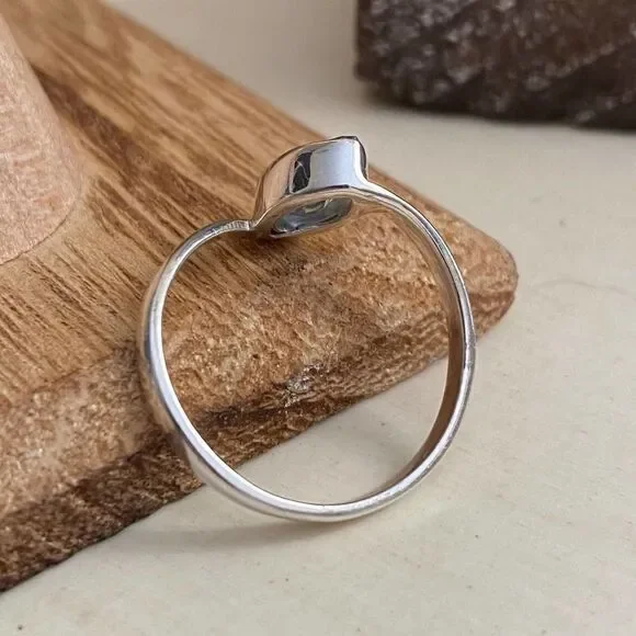 Blue Topaz Sterling Silver Ring Size 8 - Picture 5 of 6